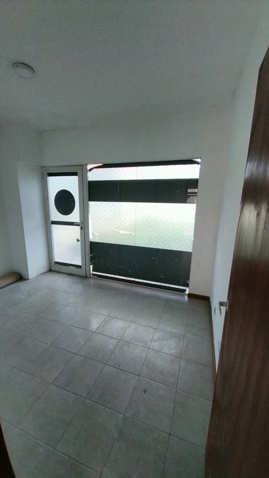 SE VENDE LOCAL COMERCIAL EN OSTENDE