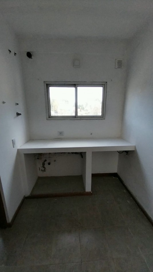 SE VENDE LOCAL COMERCIAL EN OSTENDE