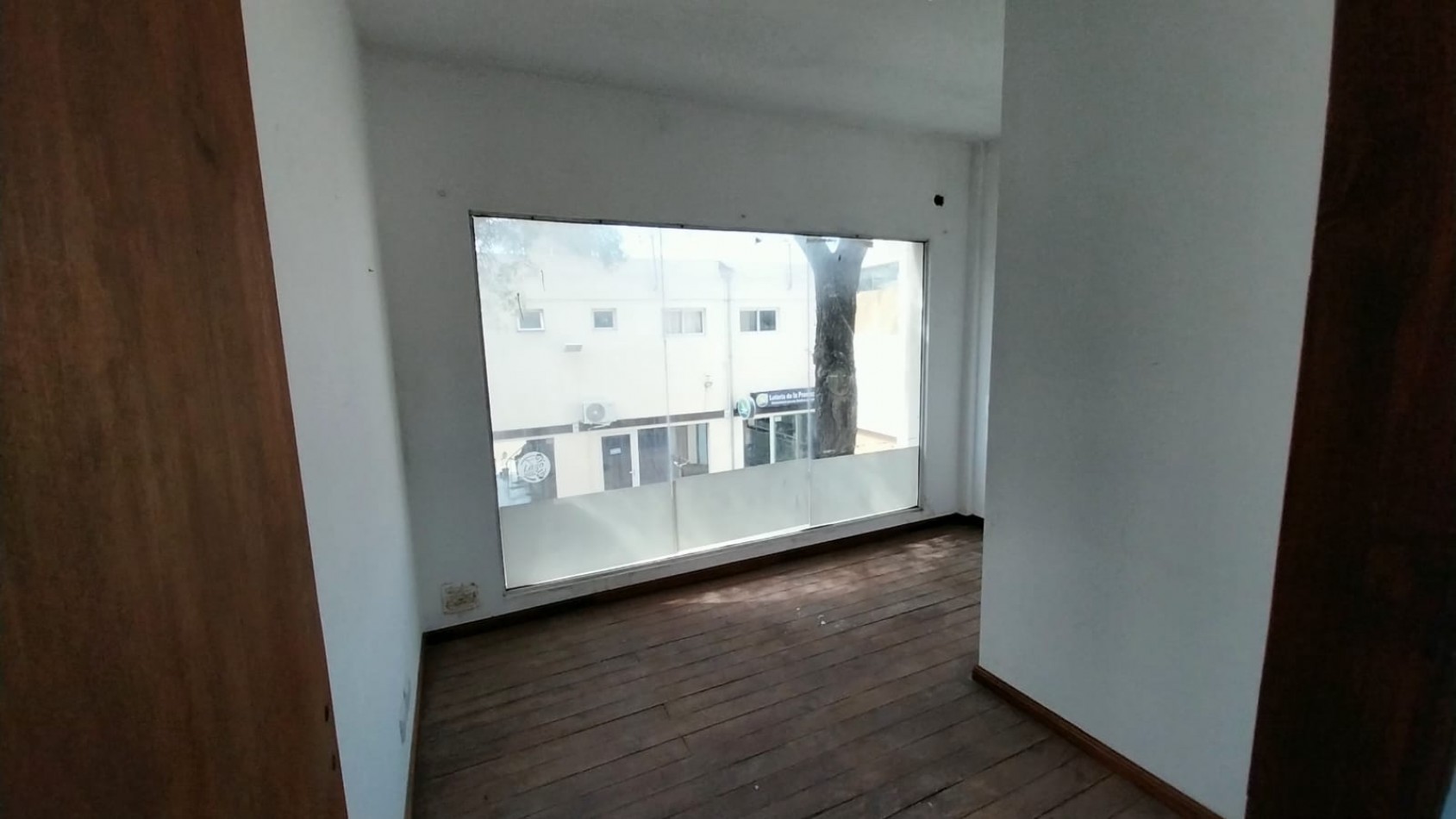 SE VENDE LOCAL COMERCIAL EN OSTENDE