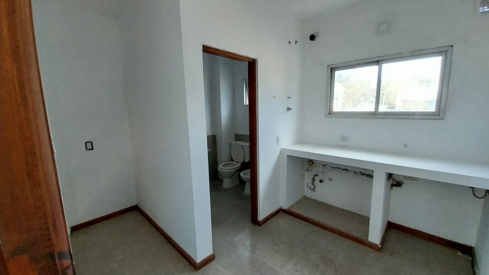 SE VENDE LOCAL COMERCIAL EN OSTENDE