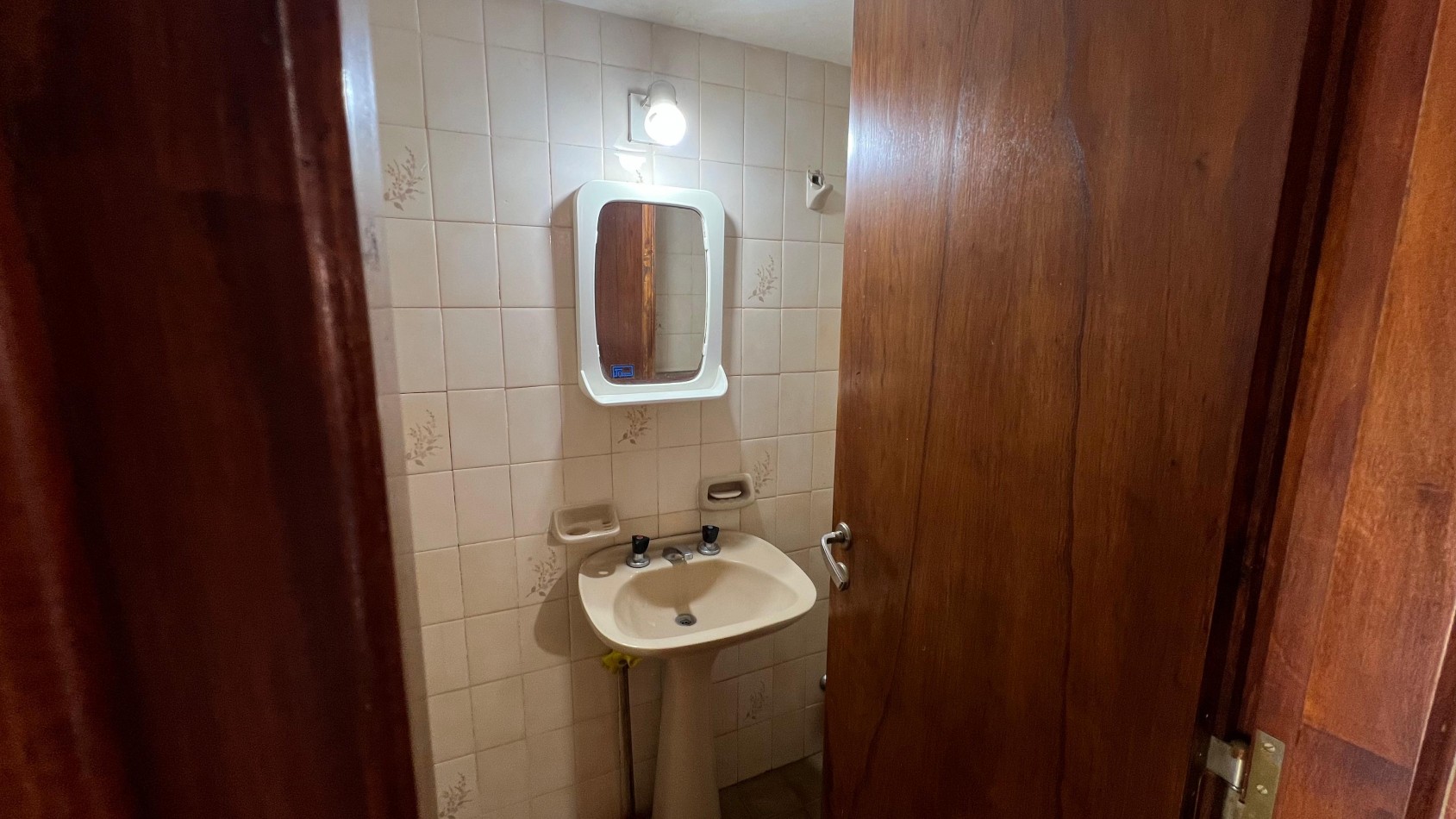 VENDEMOS dpto. de 3 ambientes en Av. 2 entre 109 y 110
