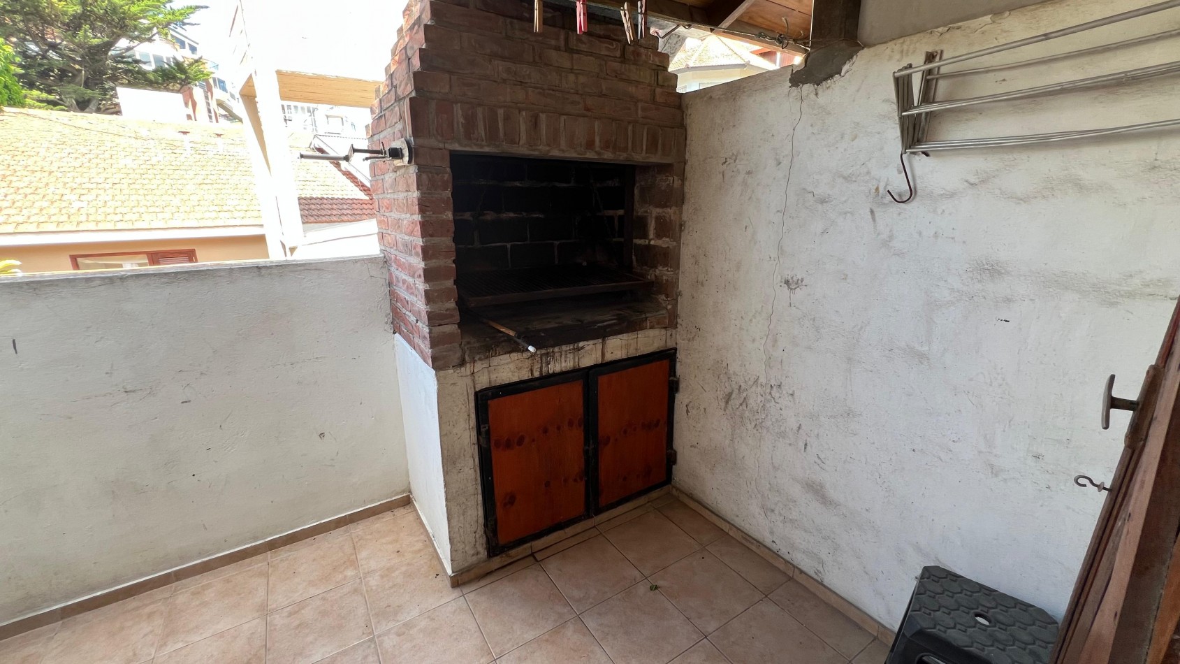 VENDEMOS dpto. de 3 ambientes en Av. 2 entre 109 y 110