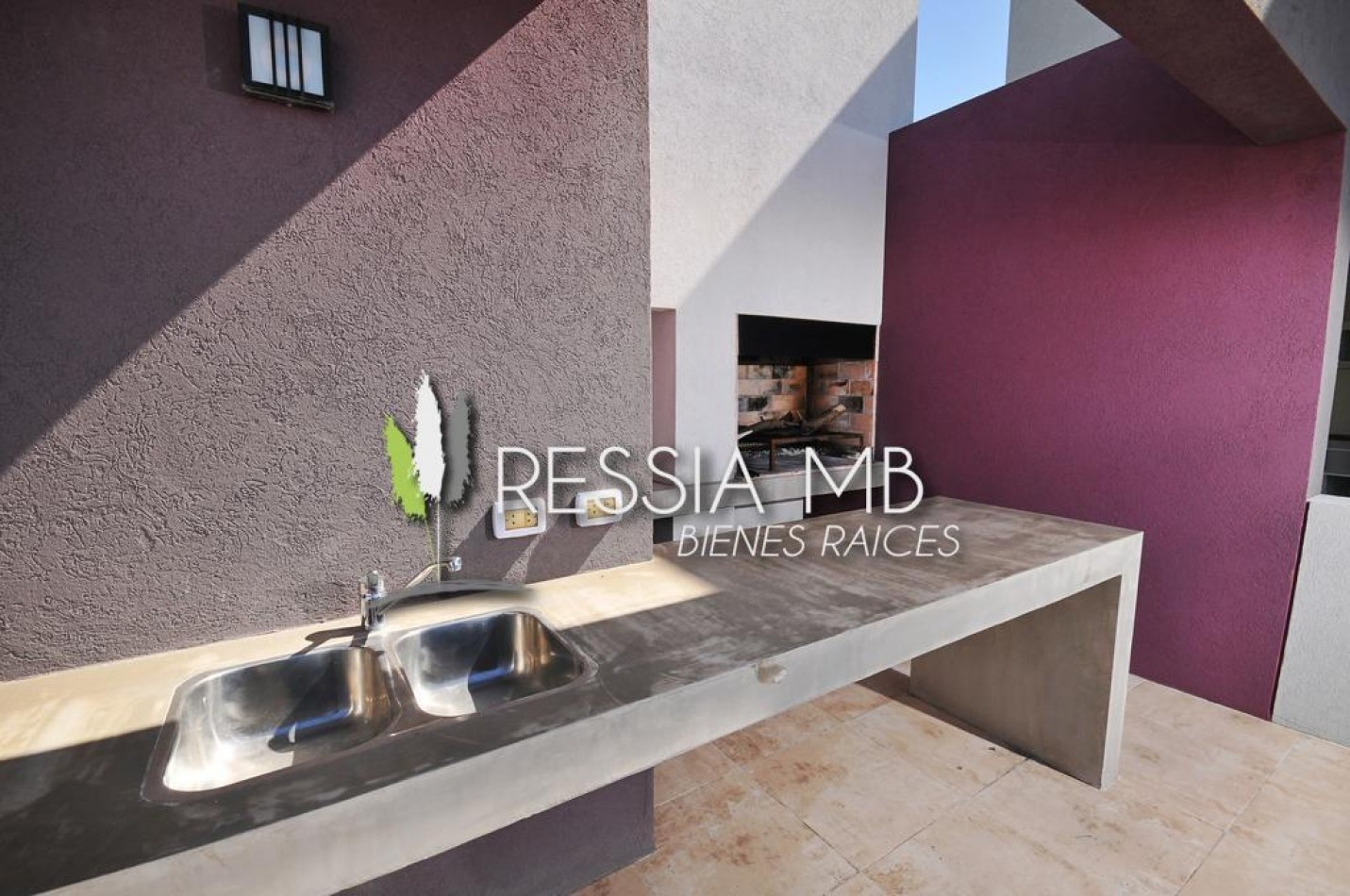 Venta de dpto. 3 amb. en el sur de Villa Gesell a 200mts del mar