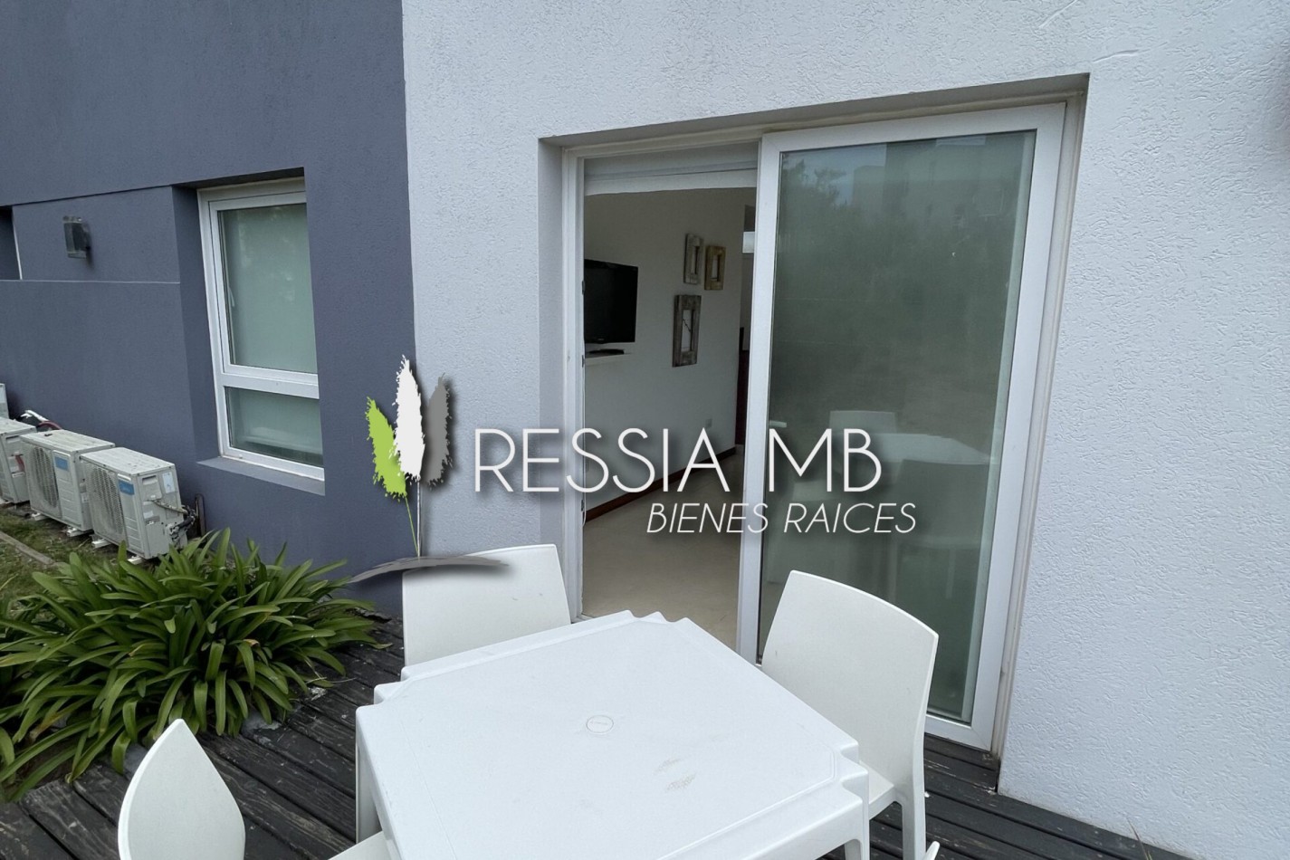 Venta de dpto. 3 amb. en el sur de Villa Gesell a 200mts del mar