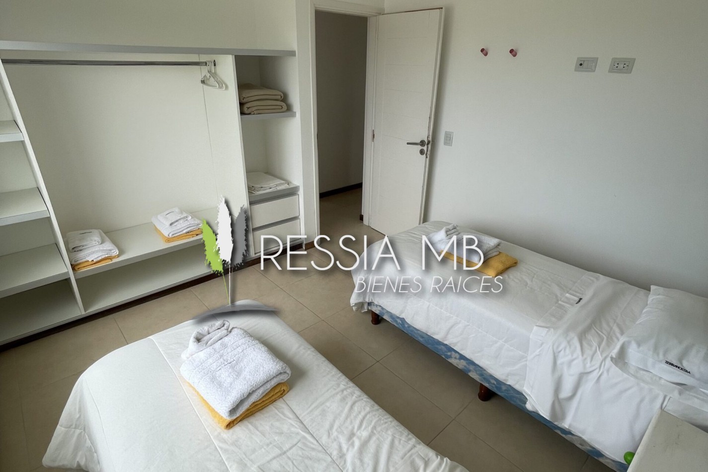 Venta de dpto. 3 amb. en el sur de Villa Gesell a 200mts del mar