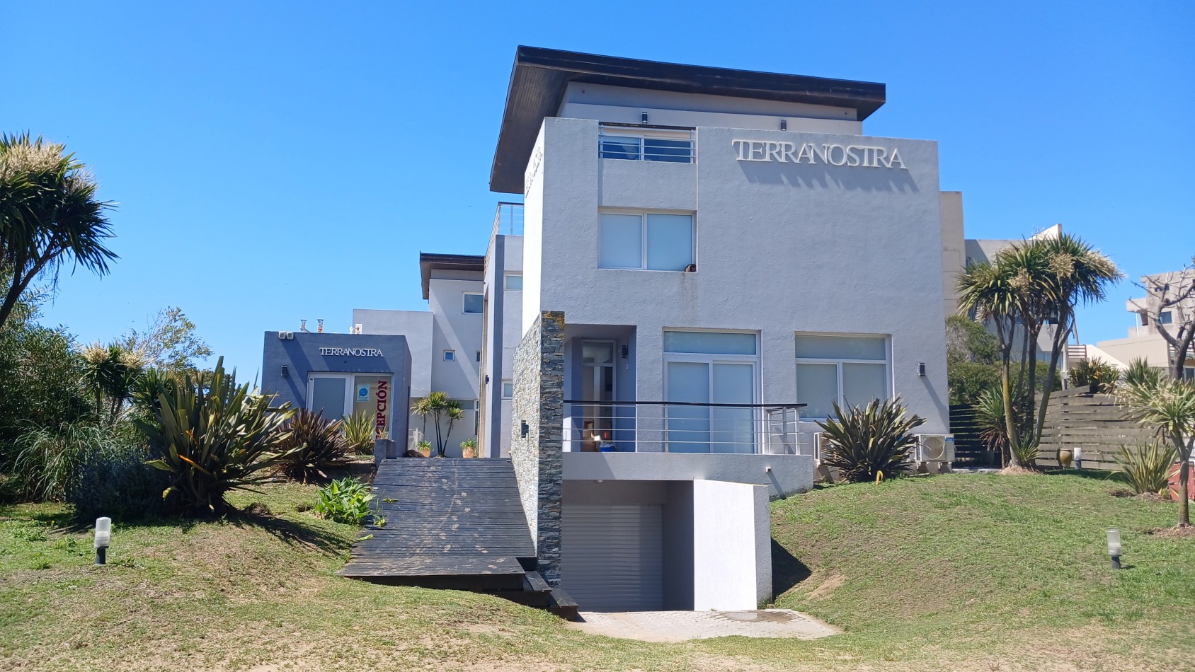 Venta de dpto. 3 amb. en el sur de Villa Gesell a 200mts del mar