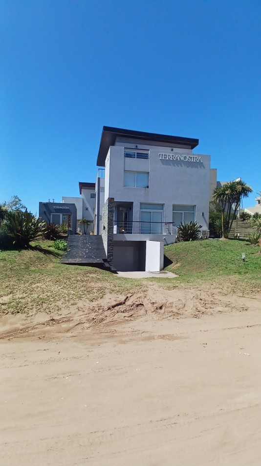 Venta de dpto. 3 amb. en el sur de Villa Gesell a 200mts del mar