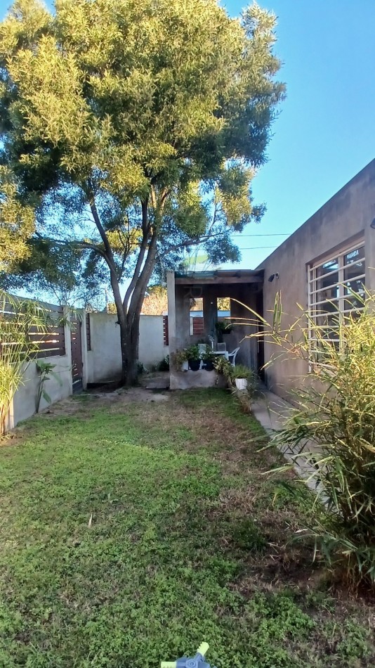 VENTA CASA CON 3 DPTOS EN ZONA GOLF DE VILLA GESELL