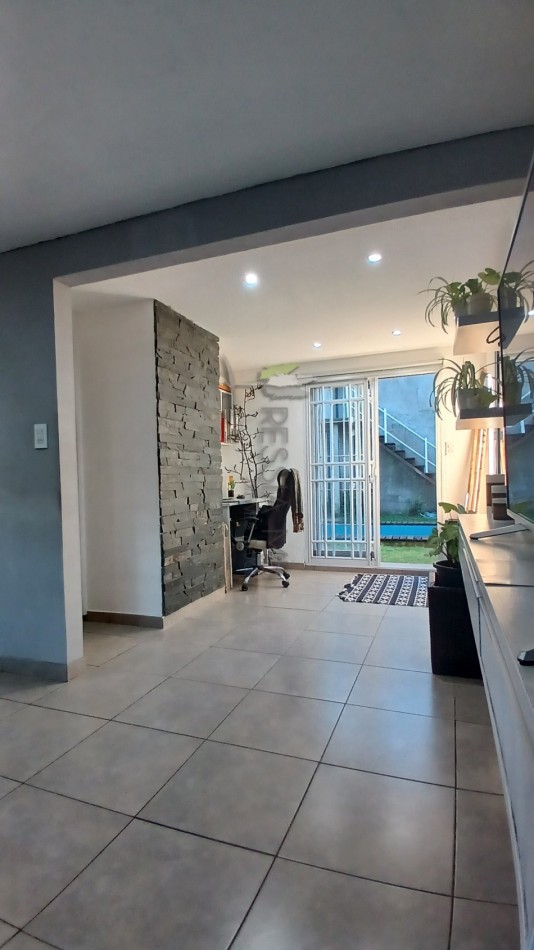 VENTA CASA CON 3 DPTOS EN ZONA GOLF DE VILLA GESELL