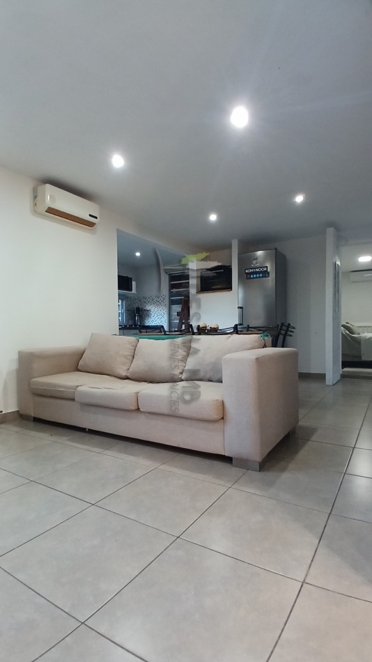 VENTA CASA CON 3 DPTOS EN ZONA GOLF DE VILLA GESELL