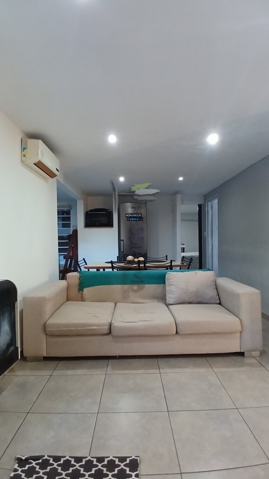 VENTA CASA CON 3 DPTOS EN ZONA GOLF DE VILLA GESELL