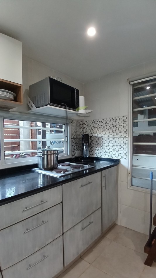 VENTA CASA CON 3 DPTOS EN ZONA GOLF DE VILLA GESELL
