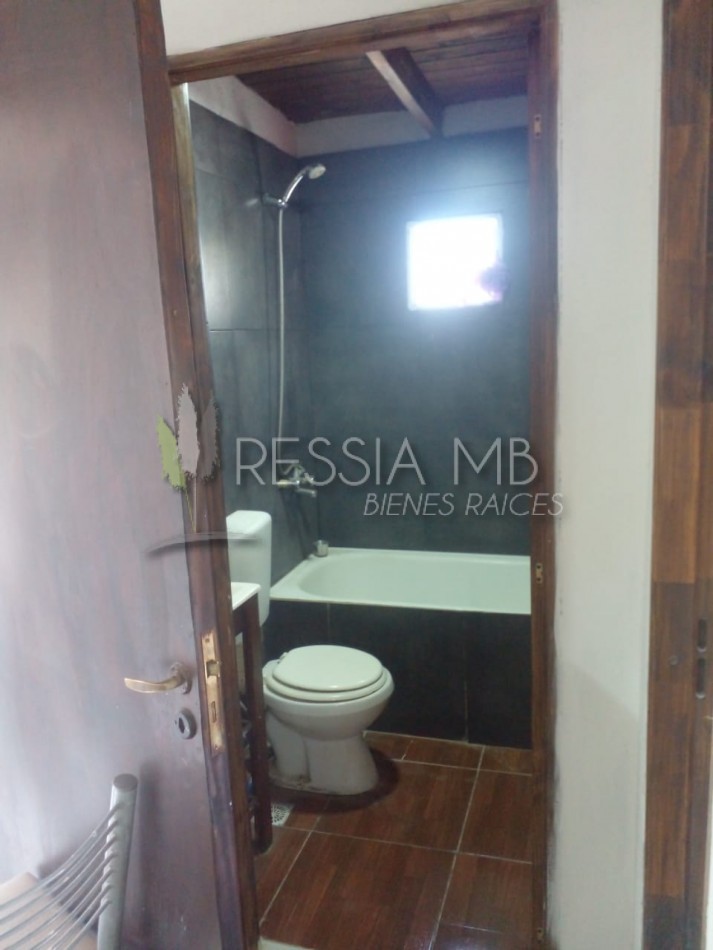 VENTA CASA CON 3 DPTOS EN ZONA GOLF DE VILLA GESELL