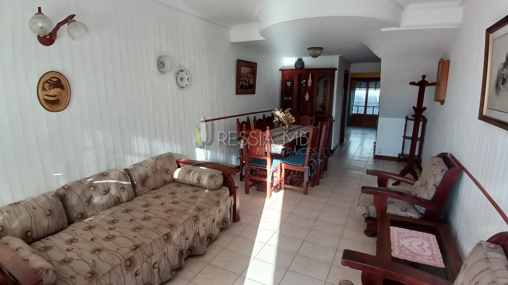 Duplex en Venta en Villa Gesell - 2 Dormitorios, Cochera y Vista Parcial al Mar