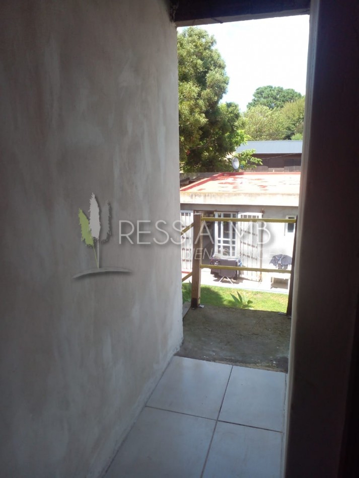 VENTA CASA CON 3 DPTOS EN ZONA GOLF DE VILLA GESELL