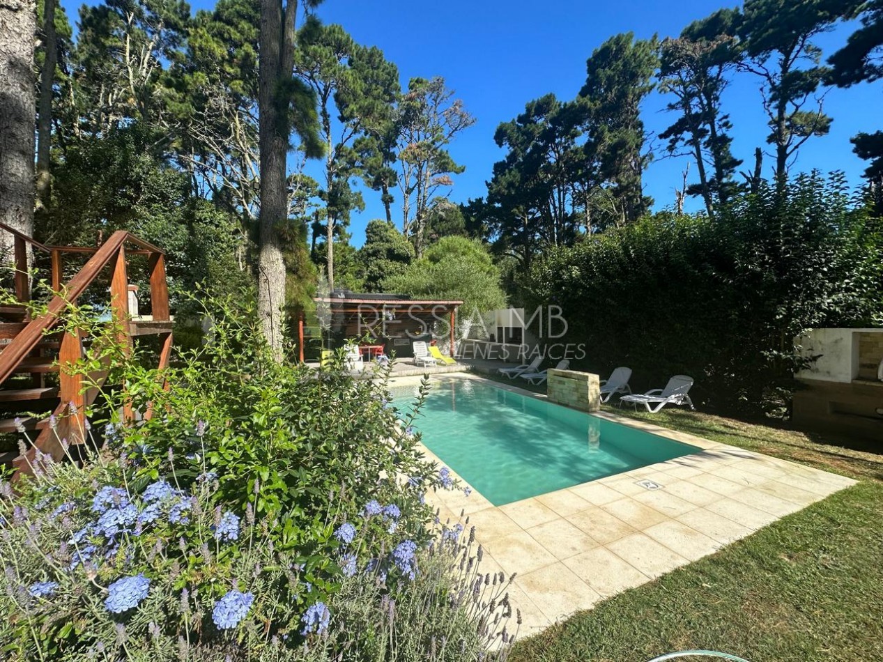 Funcional casa en venta sobre 3 lotes -  Calle 35 entre Viña del Mar y Punta del Indio - Mar Azul