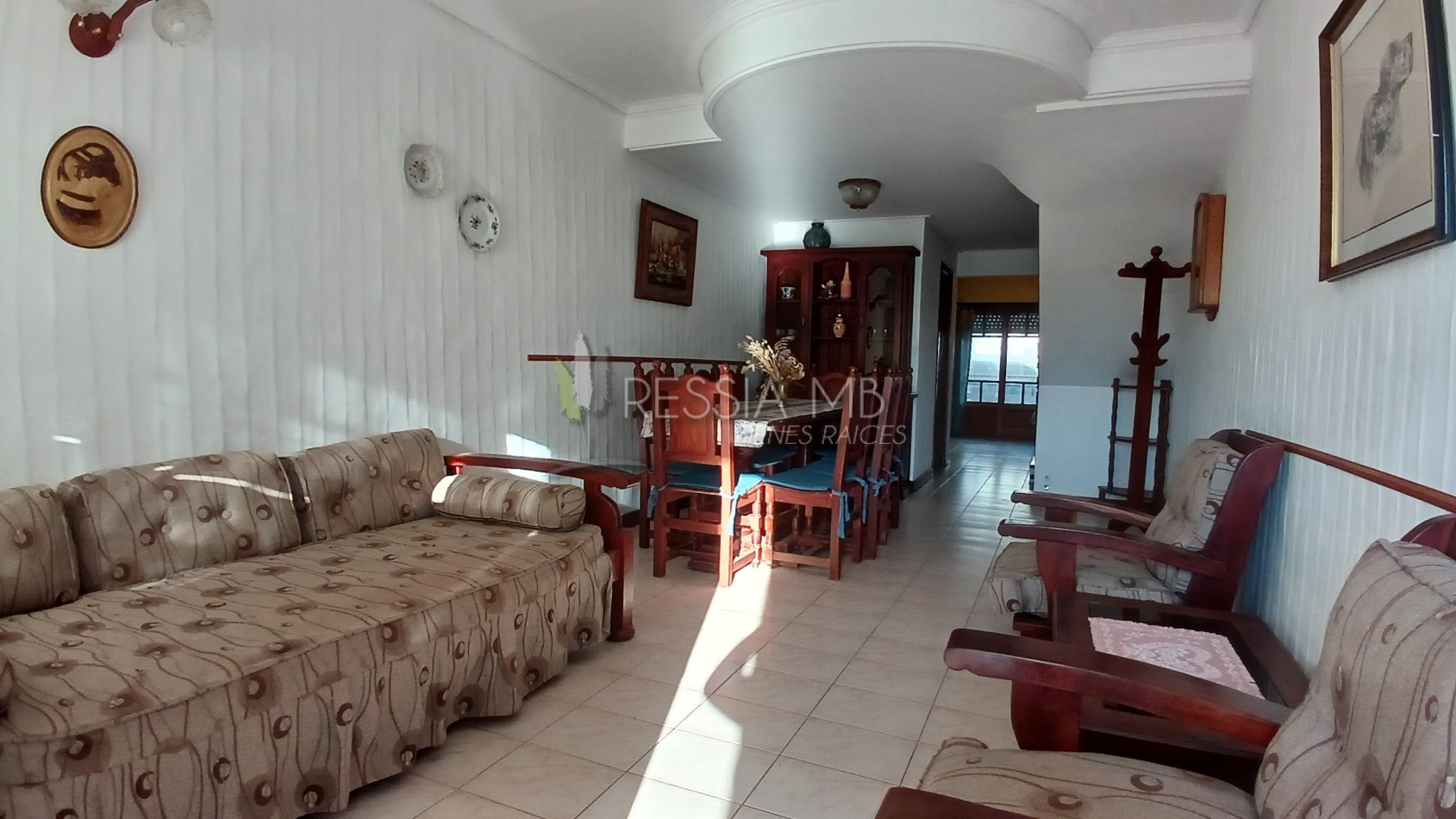 Duplex en Venta en Villa Gesell - 2 Dormitorios, Cochera y Vista Parcial al Mar