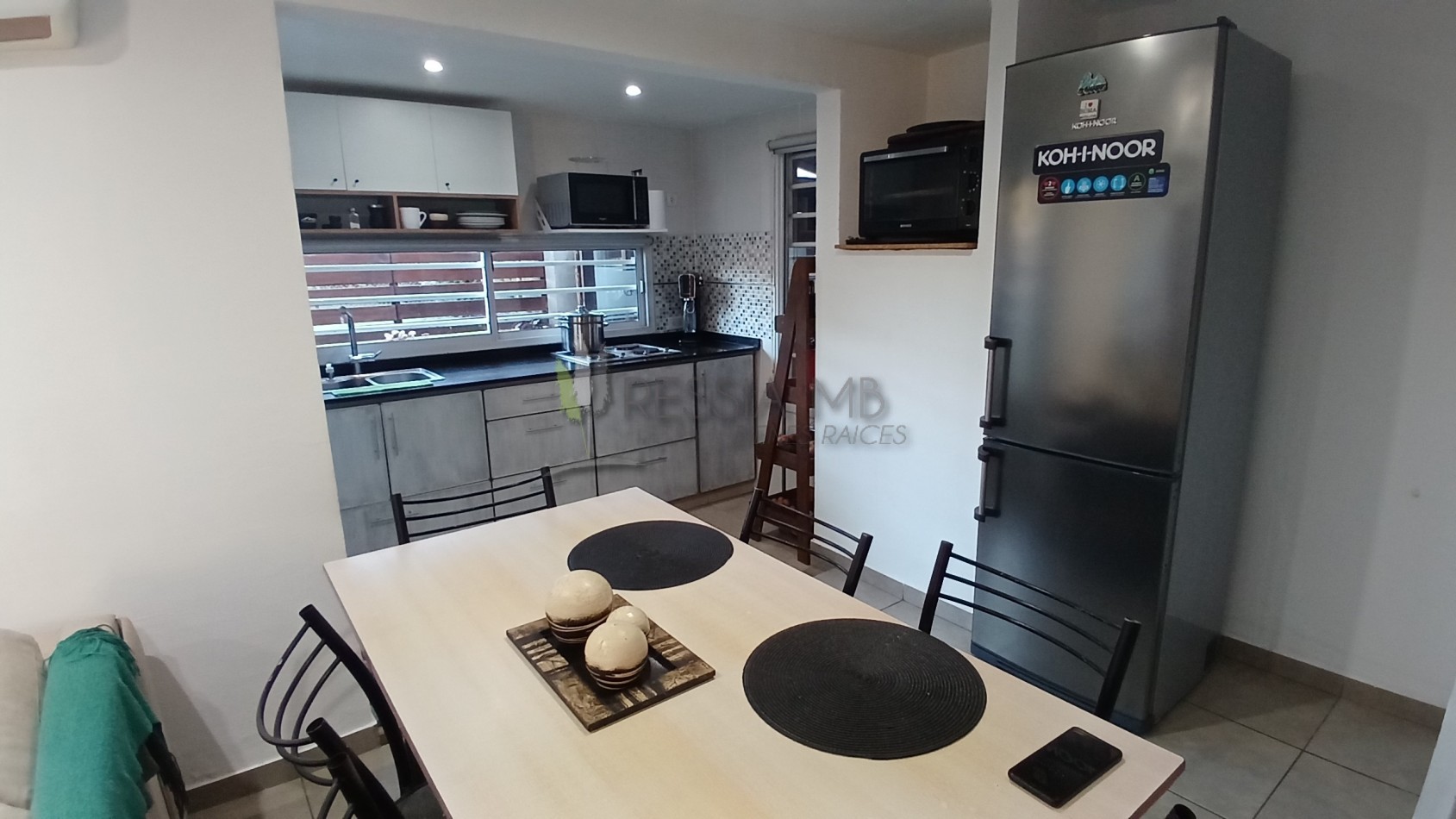 VENTA CASA CON 3 DPTOS EN ZONA GOLF DE VILLA GESELL