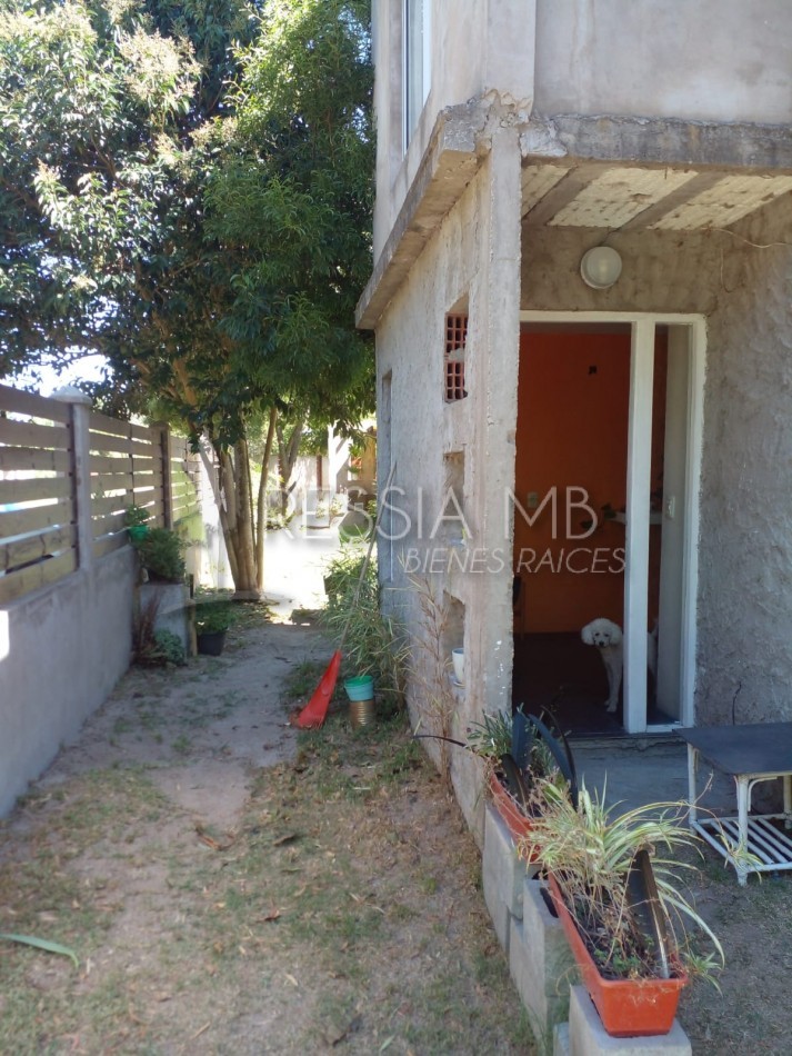 VENTA CASA CON 3 DPTOS EN ZONA GOLF DE VILLA GESELL