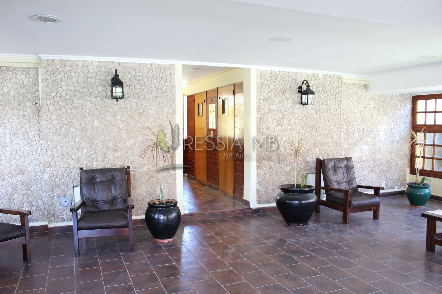 VENTA de dpto con vista al mar - Edif Okay - Av 1 entre 104 y 105 Villa Gesell