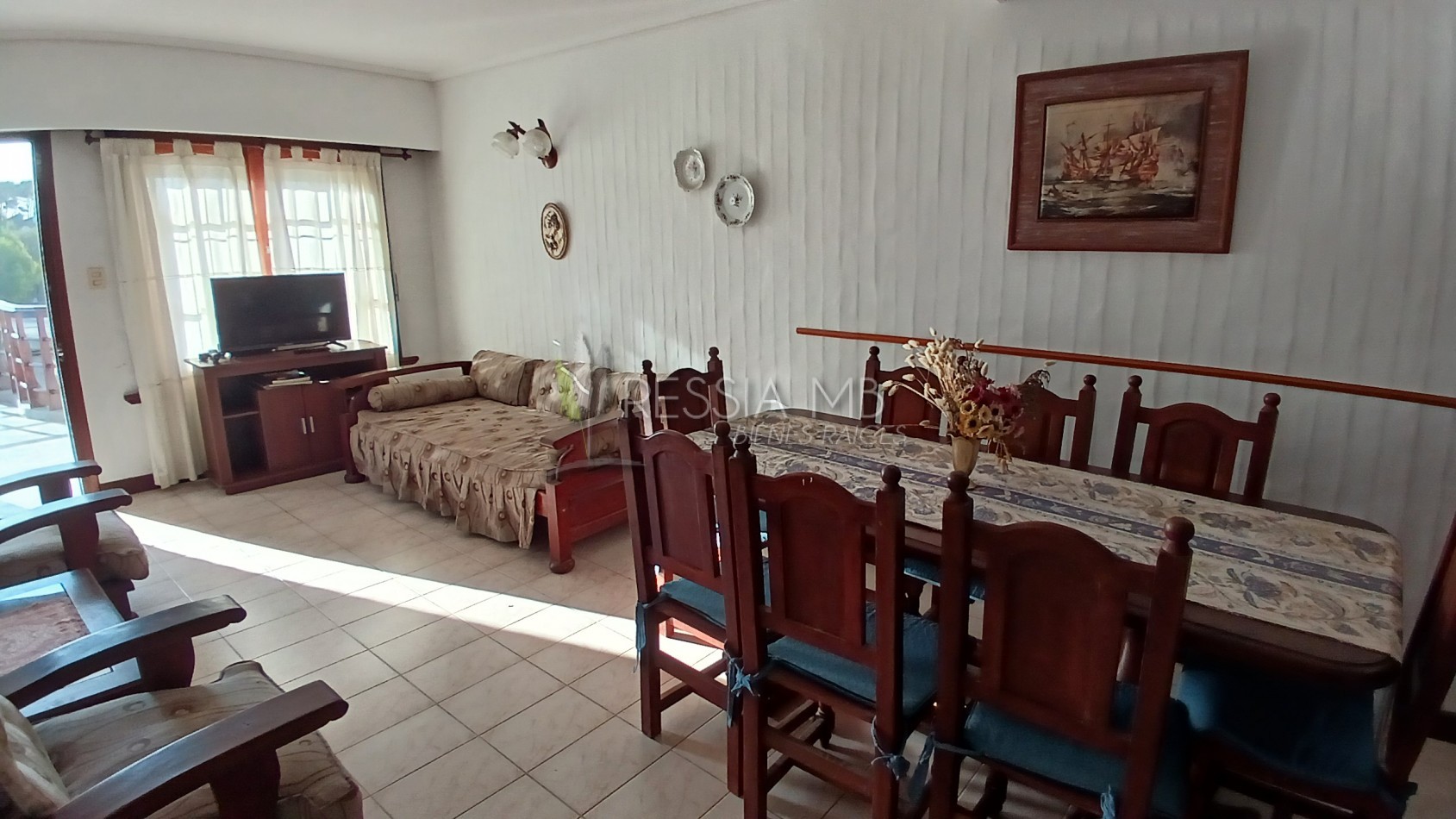 Duplex en Venta en Villa Gesell - 2 Dormitorios, Cochera y Vista Parcial al Mar