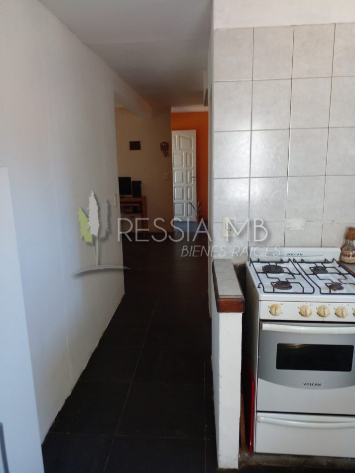 VENTA CASA CON 3 DPTOS EN ZONA GOLF DE VILLA GESELL