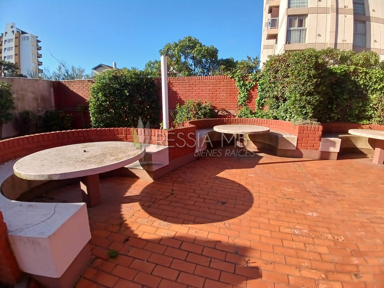 Dpto. en venta - 2amb. 6° piso - EDIFICIO PH II - Av. 1 entre Paseos 110 y 111 -  Villa Gesell 
