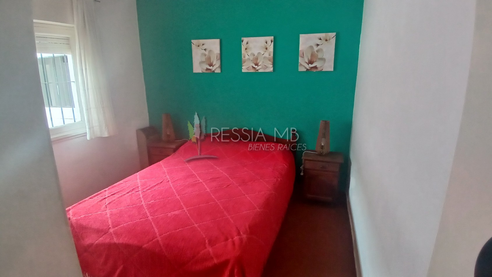 HERMOSA PROPIEDAD EN ZONA CENTRO DE VILLA GESELL DE 5 AMBIENTES CON DPTO
