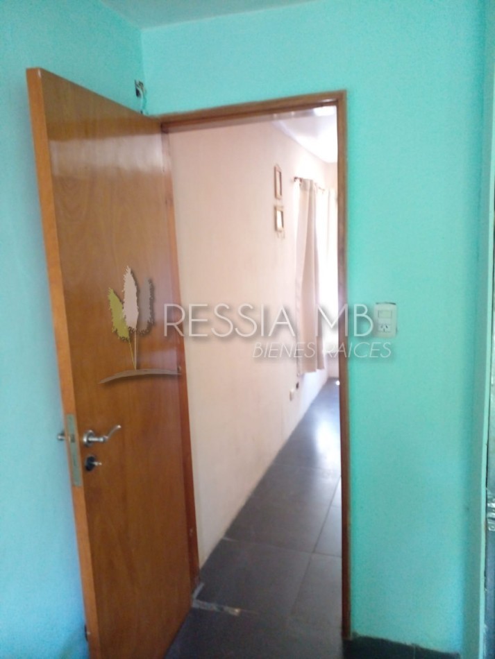 VENTA CASA CON 3 DPTOS EN ZONA GOLF DE VILLA GESELL