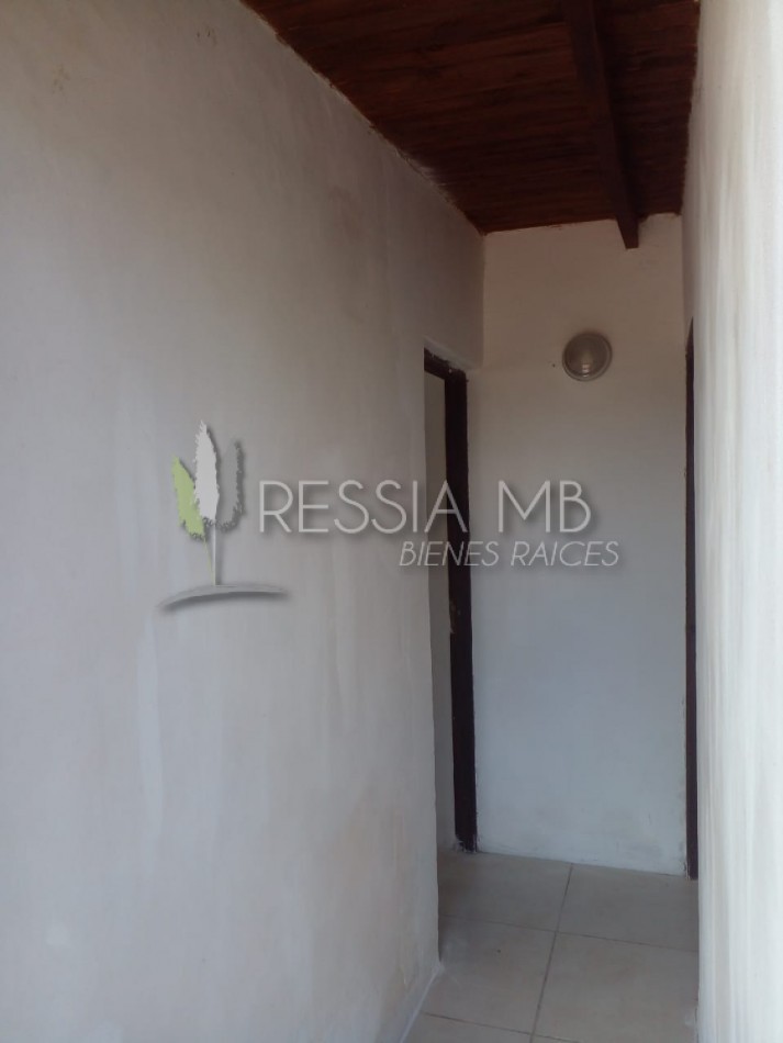 VENTA CASA CON 3 DPTOS EN ZONA GOLF DE VILLA GESELL