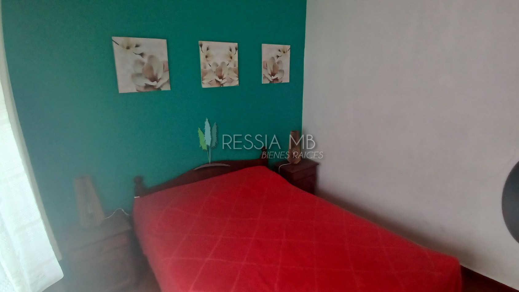 HERMOSA PROPIEDAD EN ZONA CENTRO DE VILLA GESELL DE 5 AMBIENTES CON DPTO