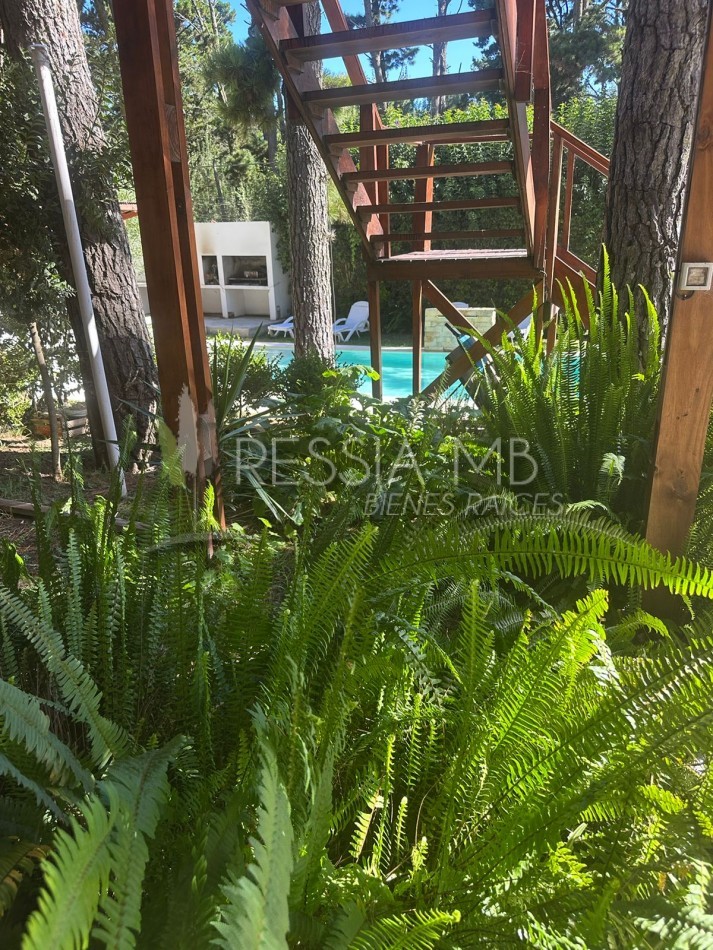 Funcional casa en venta sobre 3 lotes -  Calle 35 entre Viña del Mar y Punta del Indio - Mar Azul