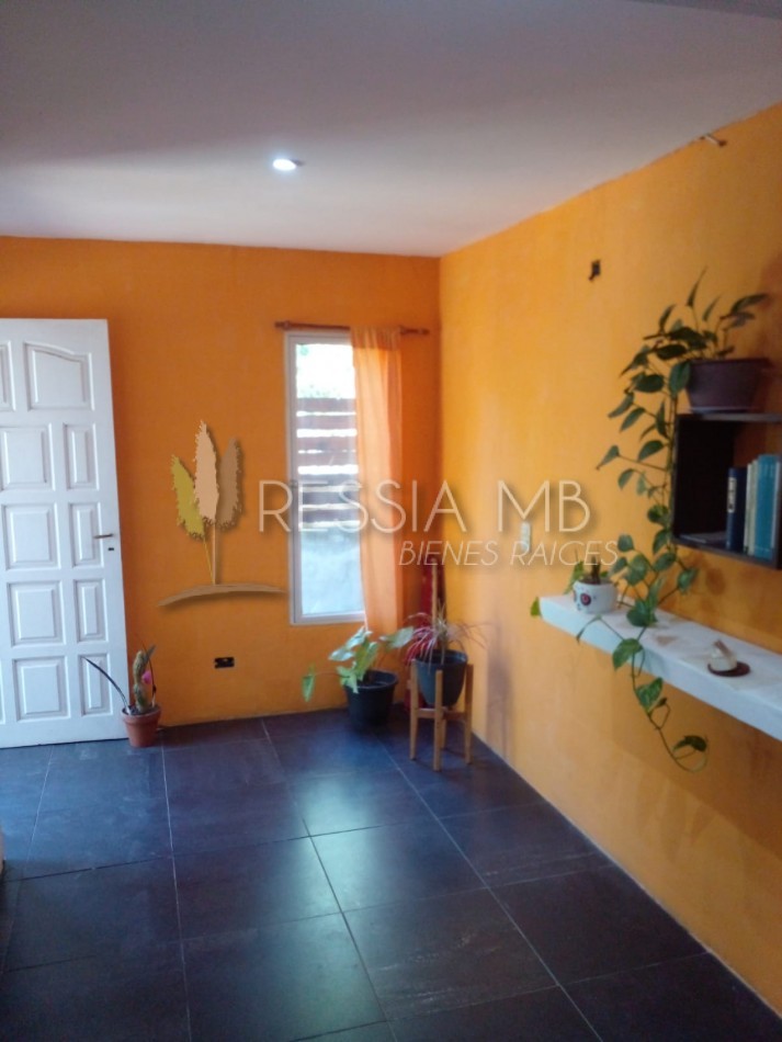 VENTA CASA CON 3 DPTOS EN ZONA GOLF DE VILLA GESELL