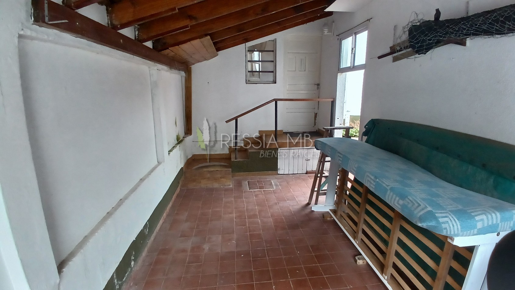 HERMOSA PROPIEDAD EN ZONA CENTRO DE VILLA GESELL DE 5 AMBIENTES CON DPTO