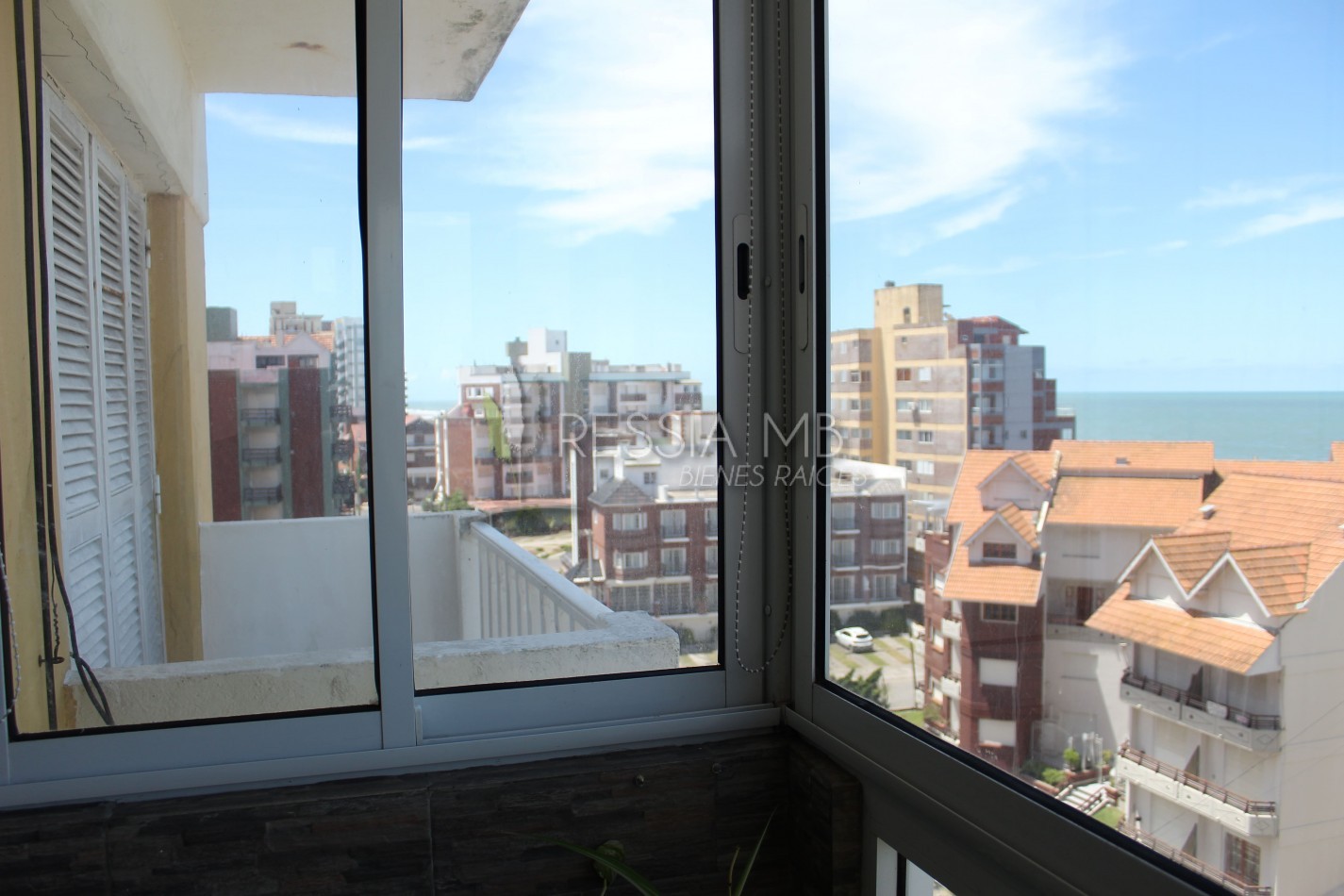 VENTA de dpto con vista al mar - Edif Okay - Av 1 entre 104 y 105 Villa Gesell