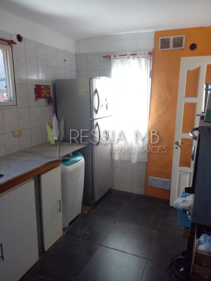 VENTA CASA CON 3 DPTOS EN ZONA GOLF DE VILLA GESELL