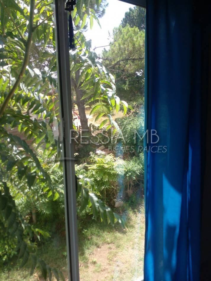 VENTA CASA CON 3 DPTOS EN ZONA GOLF DE VILLA GESELL