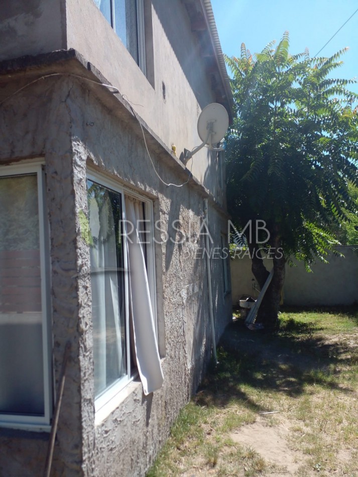 VENTA CASA CON 3 DPTOS EN ZONA GOLF DE VILLA GESELL