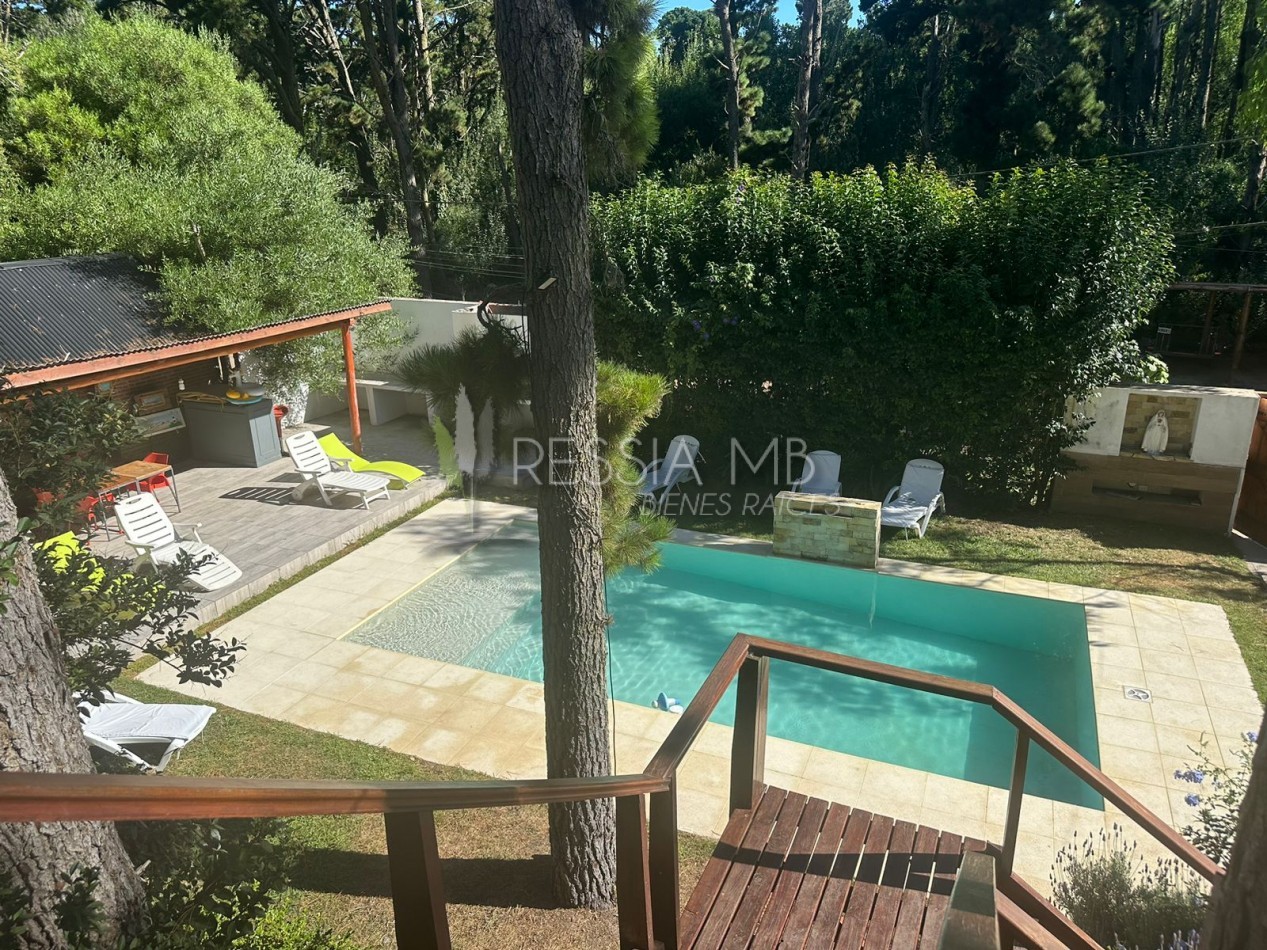 Funcional casa en venta sobre 3 lotes -  Calle 35 entre Viña del Mar y Punta del Indio - Mar Azul