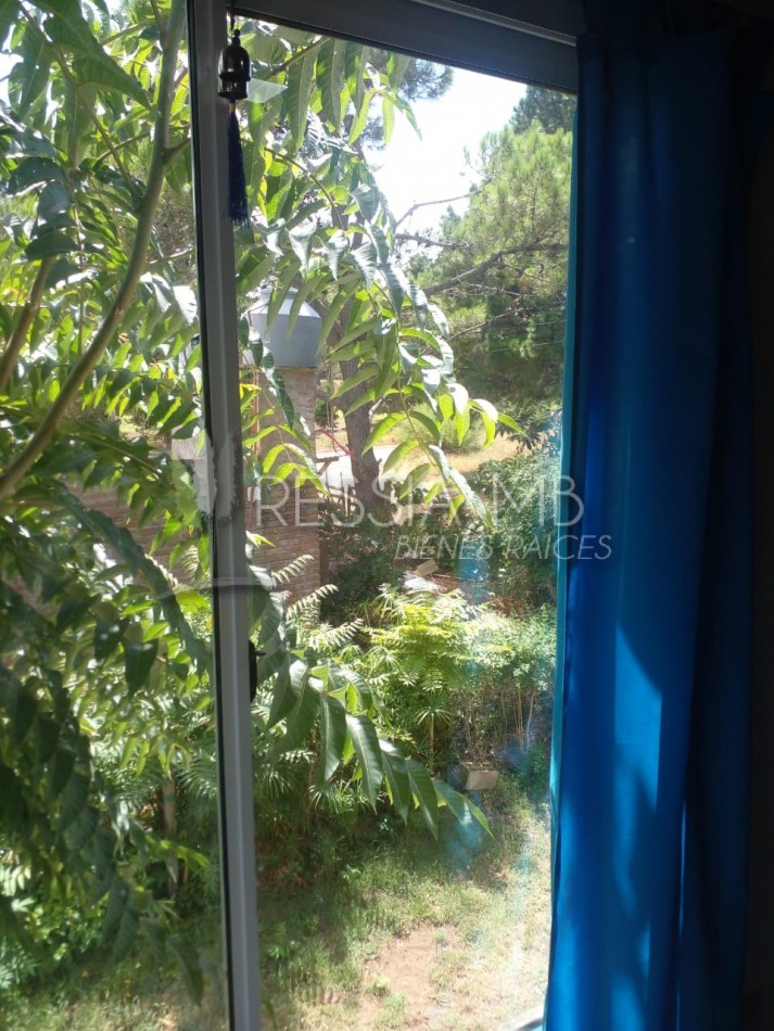 VENTA CASA CON 3 DPTOS EN ZONA GOLF DE VILLA GESELL