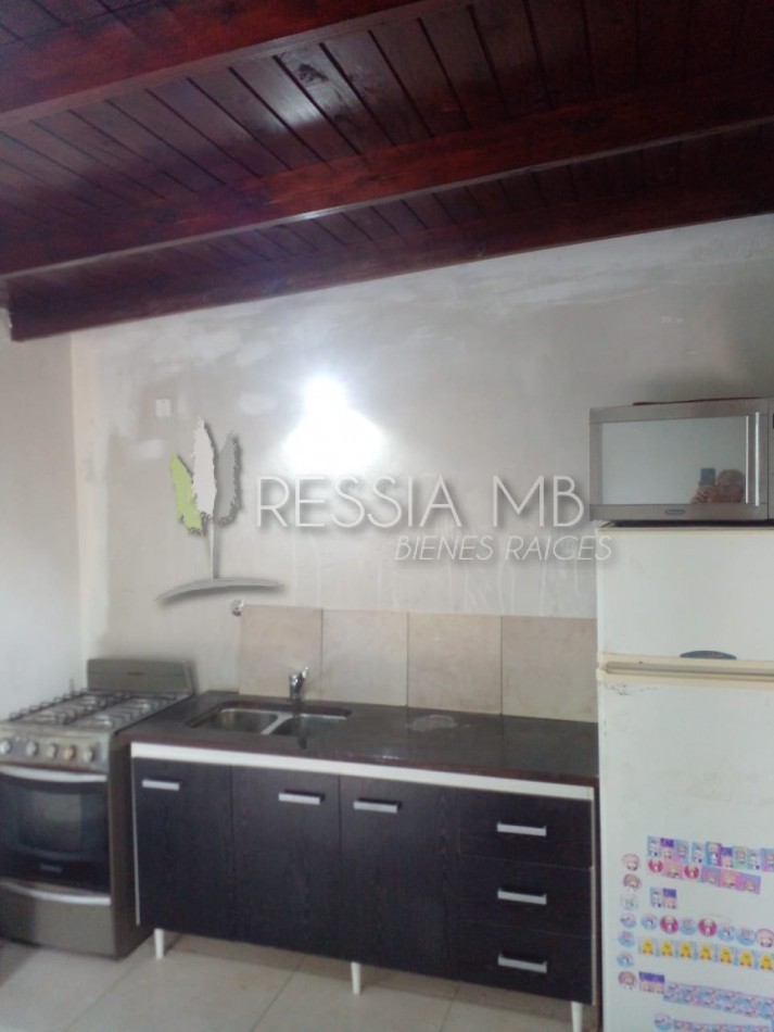 VENTA CASA CON 3 DPTOS EN ZONA GOLF DE VILLA GESELL