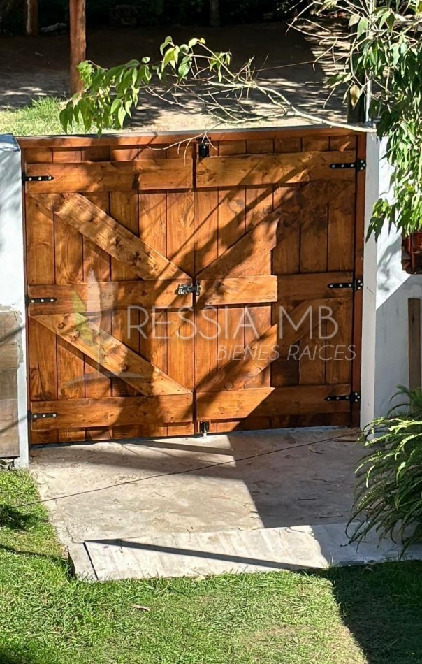 Funcional casa en venta sobre 3 lotes -  Calle 35 entre Viña del Mar y Punta del Indio - Mar Azul