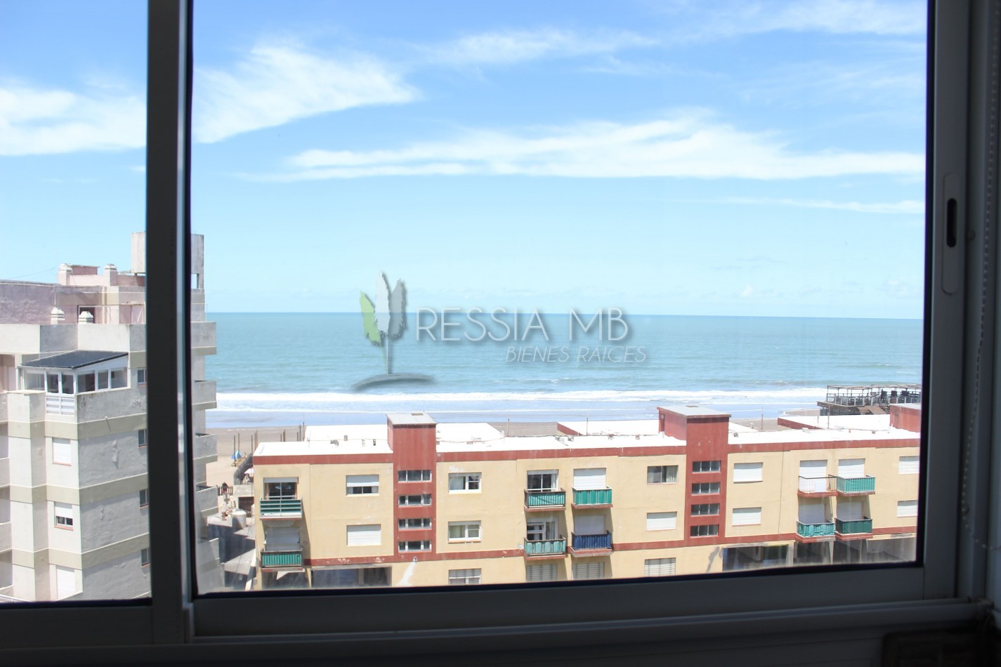 VENTA de dpto con vista al mar - Edif Okay - Av 1 entre 104 y 105 Villa Gesell