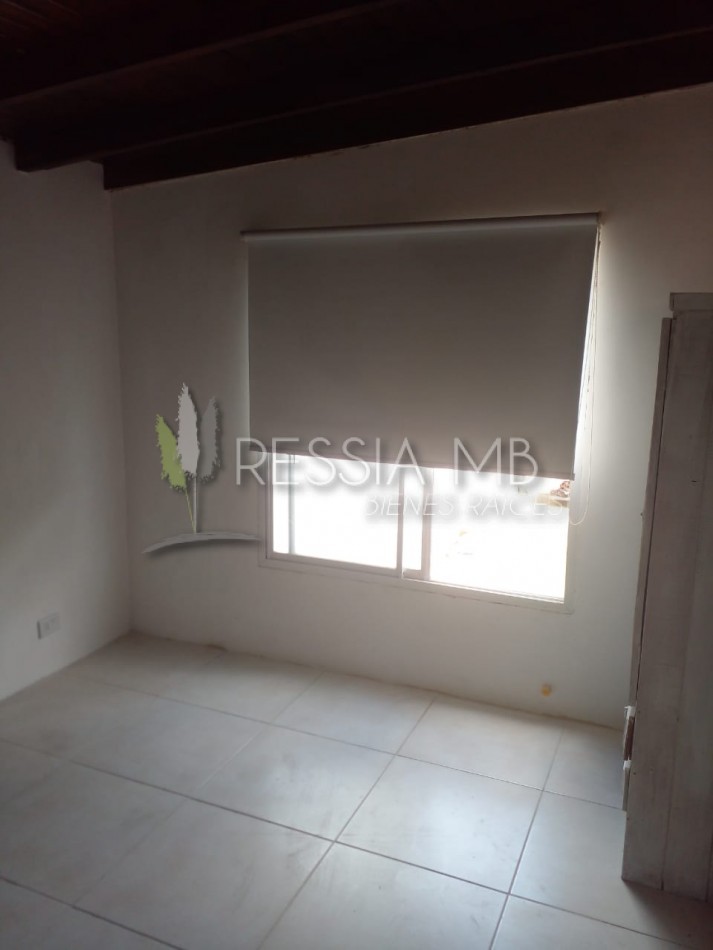 VENTA CASA CON 3 DPTOS EN ZONA GOLF DE VILLA GESELL