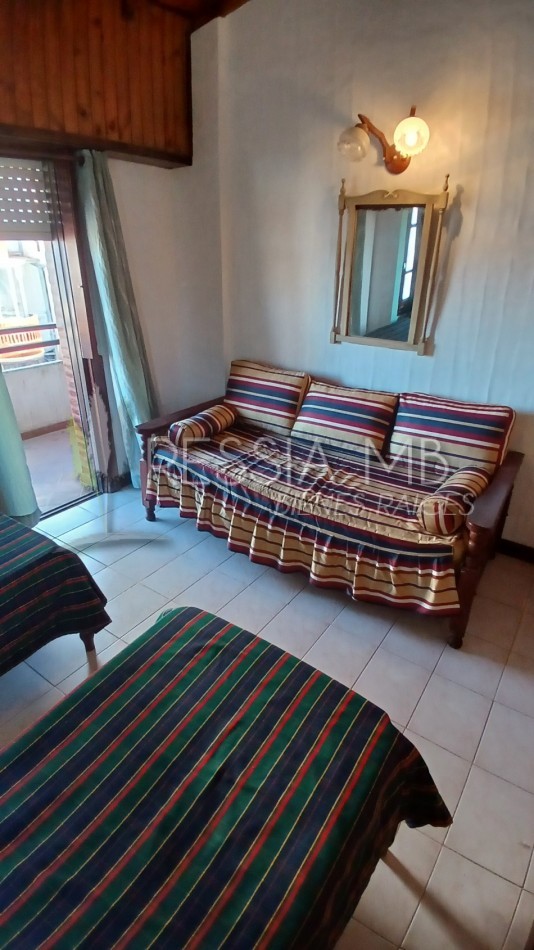 Duplex en Venta en Villa Gesell - 2 Dormitorios, Cochera y Vista Parcial al Mar