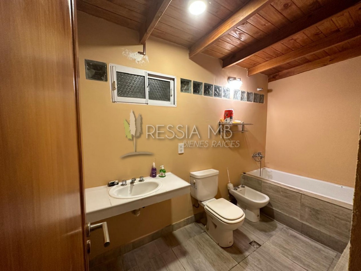 Funcional casa en venta sobre 3 lotes -  Calle 35 entre Viña del Mar y Punta del Indio - Mar Azul