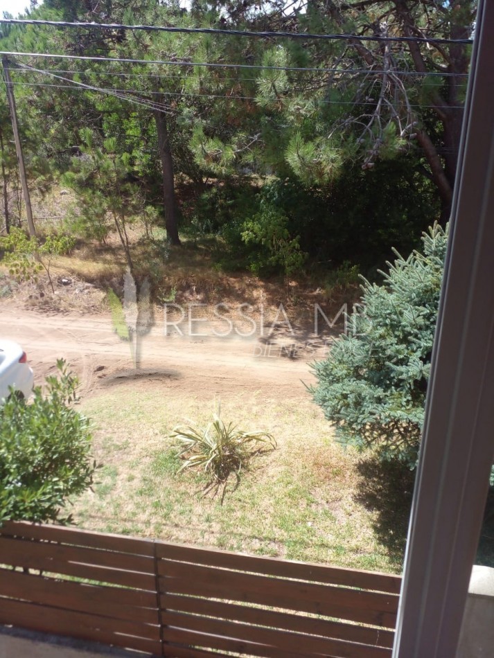VENTA CASA CON 3 DPTOS EN ZONA GOLF DE VILLA GESELL