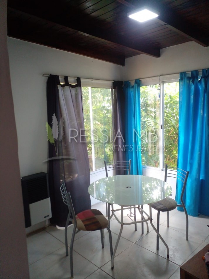 VENTA CASA CON 3 DPTOS EN ZONA GOLF DE VILLA GESELL