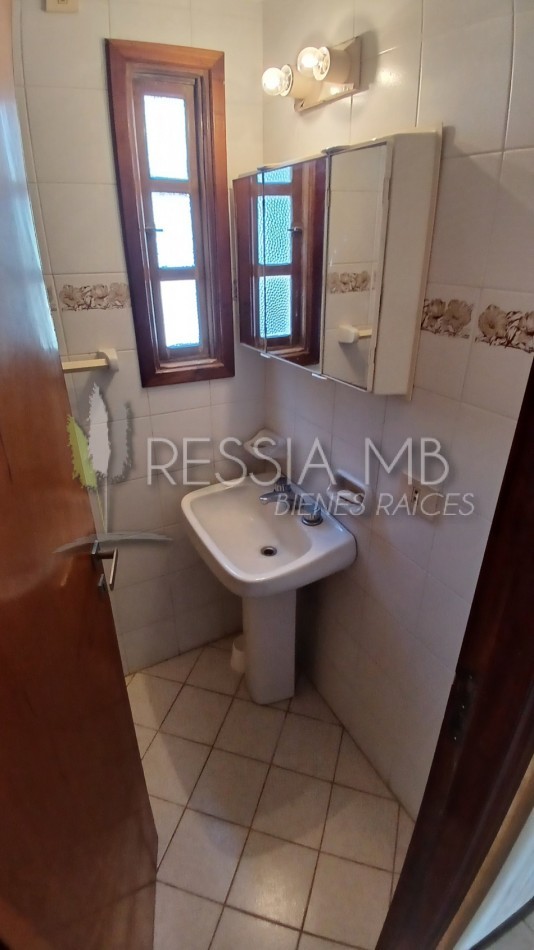 Duplex en Venta en Villa Gesell - 2 Dormitorios, Cochera y Vista Parcial al Mar