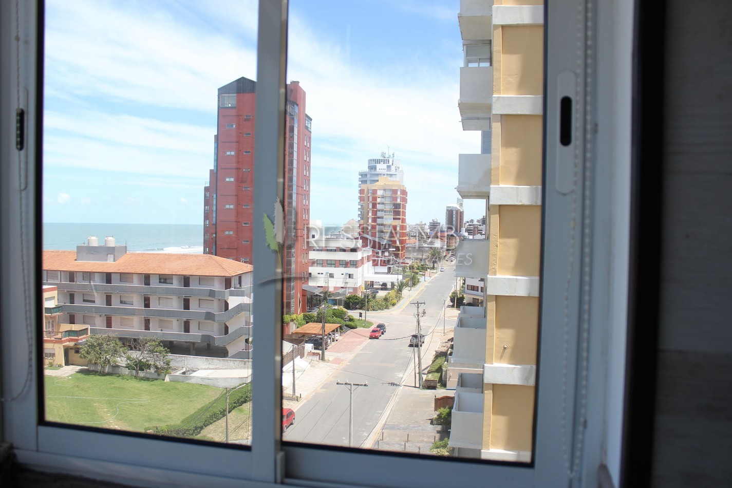 VENTA de dpto con vista al mar - Edif Okay - Av 1 entre 104 y 105 Villa Gesell